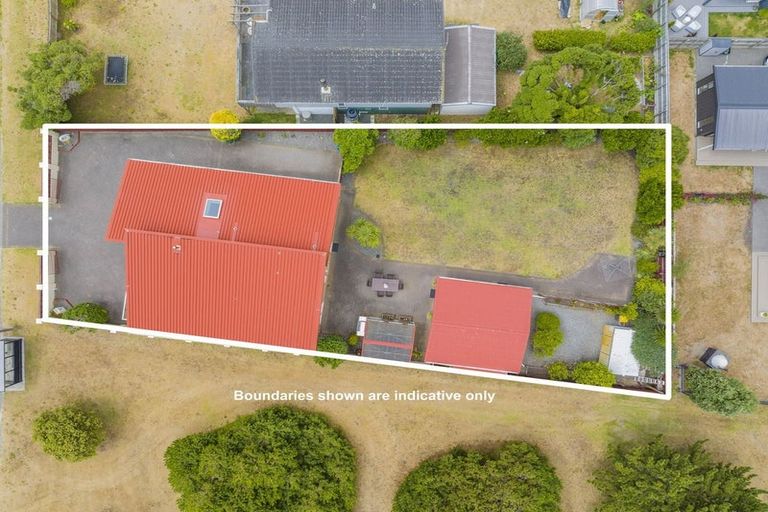 Photo of property in 14 Field Way, Waikanae Beach, Waikanae, 5036