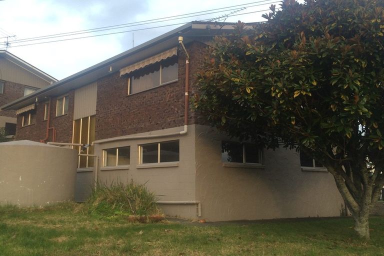 Photo of property in 1/533 Beach Road, Murrays Bay, Auckland, 0630