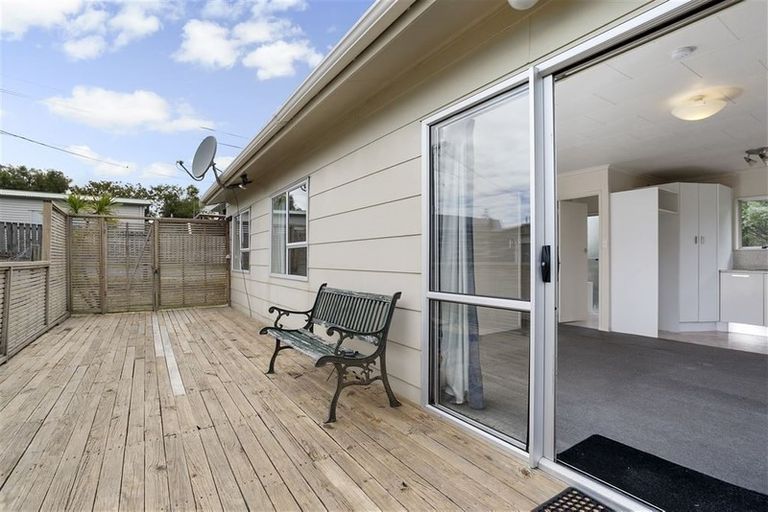 Photo of property in 25 Tawa Road, Te Atatu Peninsula, Auckland, 0610