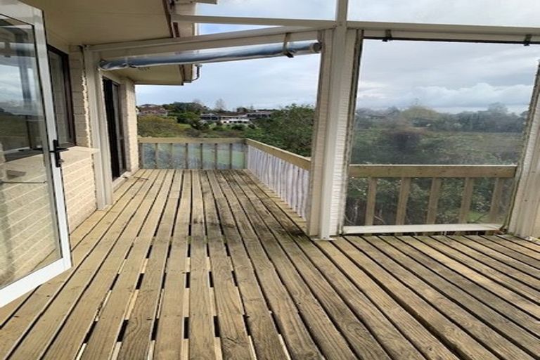 Photo of property in 1/52 Galloway Crescent, Farm Cove, Auckland, 2012