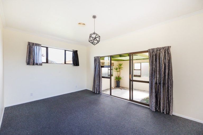 Photo of property in 9 Shamrock Street, Takaro, Palmerston North, 4412