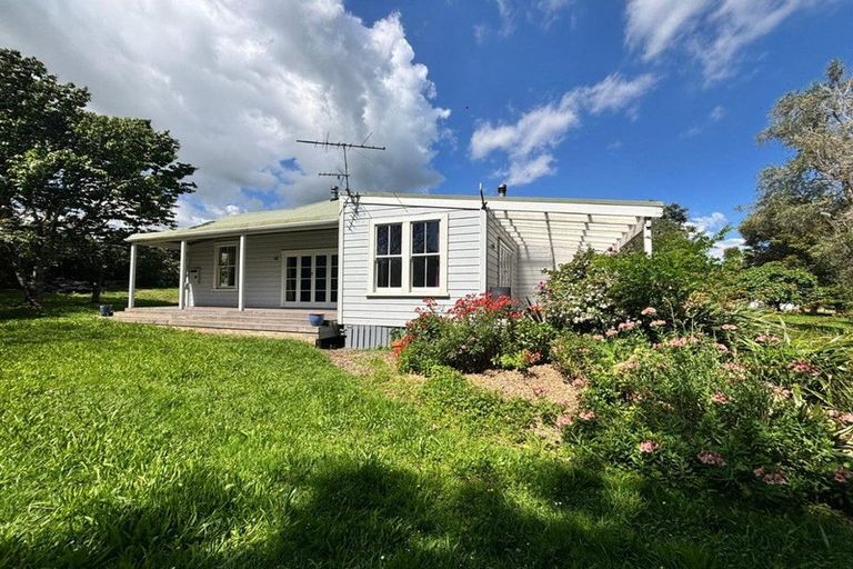 Photo of property in 37 Smalley Road, Glenbrook, Waiuku, 2681