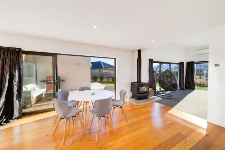 Photo of property in 18 Centre Crescent, Wanaka, 9305