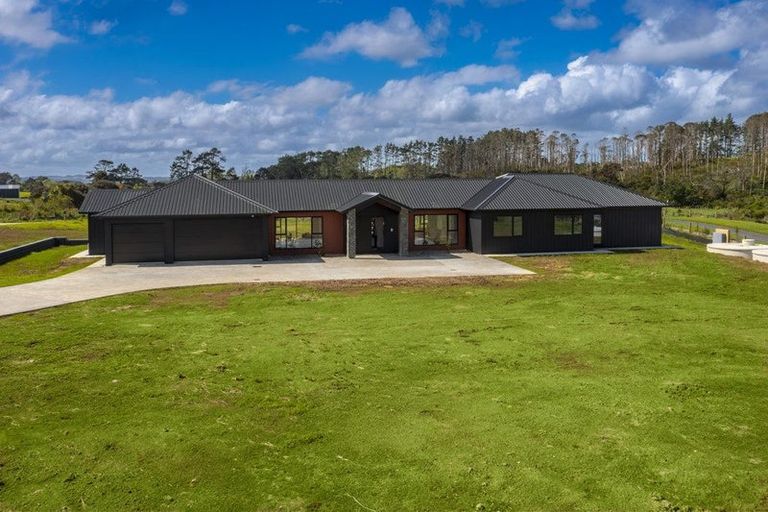 Photo of property in 1 Piwari Lane, Taupaki, 0782