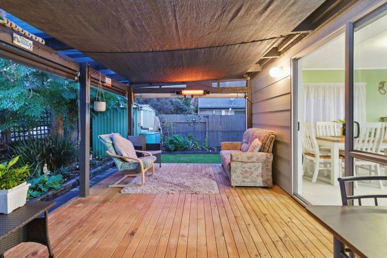 Photo of property in 2 Kirkpatrick Place, Papamoa Beach, Papamoa, 3118