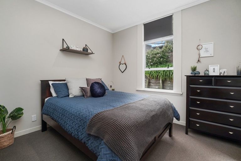 Photo of property in 2 Lambert Way, Paraparaumu, 5032