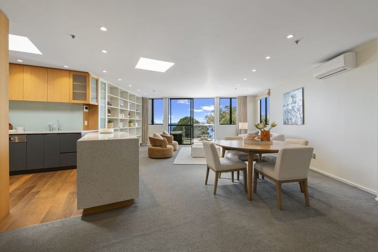 Photo of property in 4/5d The Promenade, Takapuna, Auckland, 0622