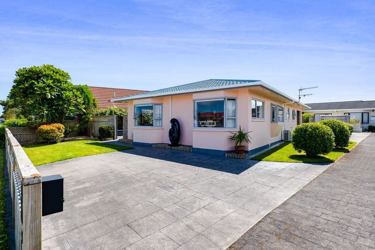 Photo of property in 1 Mangorei Road, Merrilands, New Plymouth, 4312