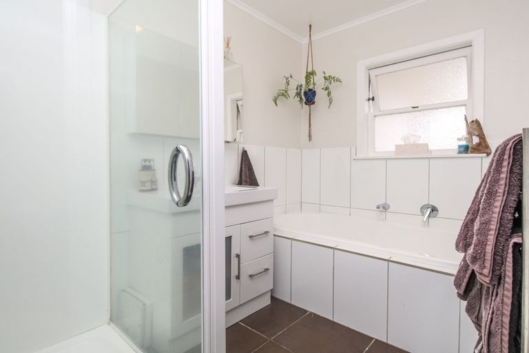 Photo of property in 91 Taikata Road, Te Atatu Peninsula, Auckland, 0610