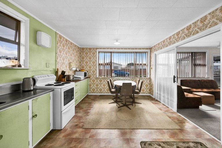 Photo of property in 27 Pacey Avenue, Hawera, 4610