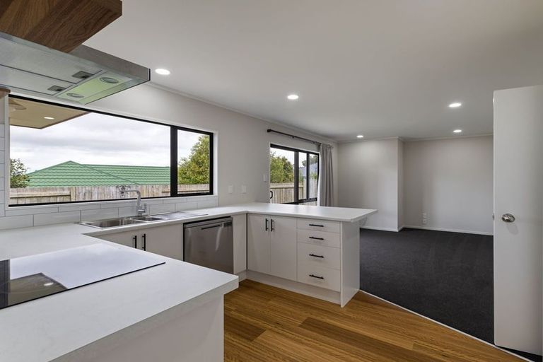 Photo of property in 21 Logan Way, Kelvin Grove, Palmerston North, 4414