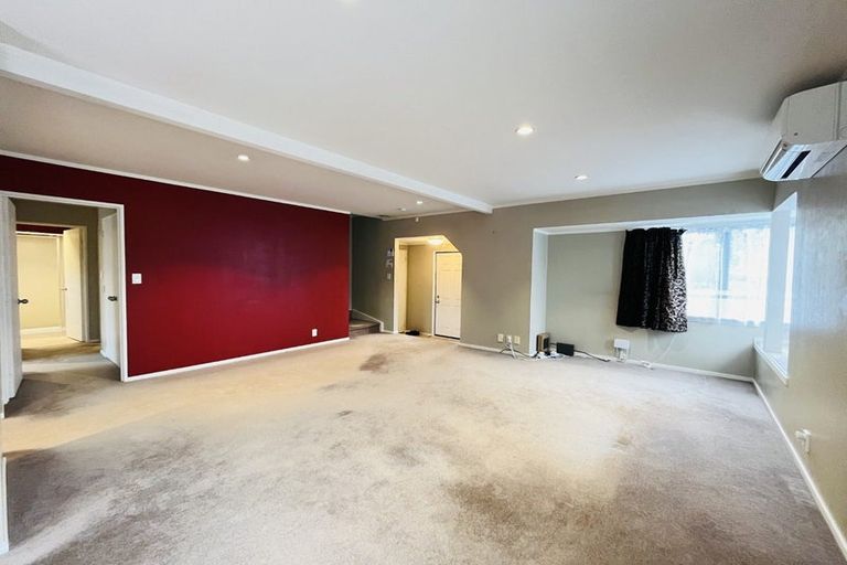 Photo of property in 2/4 Rakaia Rise, Clover Park, Auckland, 2019