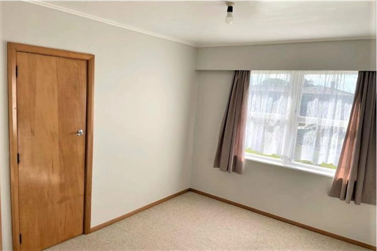 Photo of property in 12 Mersey Street, Levin, 5510