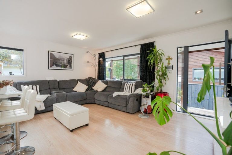 Photo of property in 96a Larsen Crescent, Tawa, Wellington, 5028