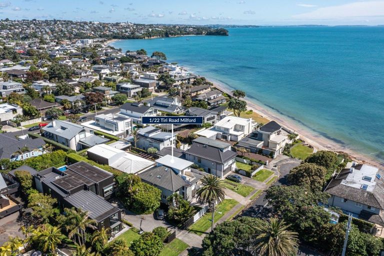 Photo of property in 22 Tiri Road, Milford, Auckland, 0620