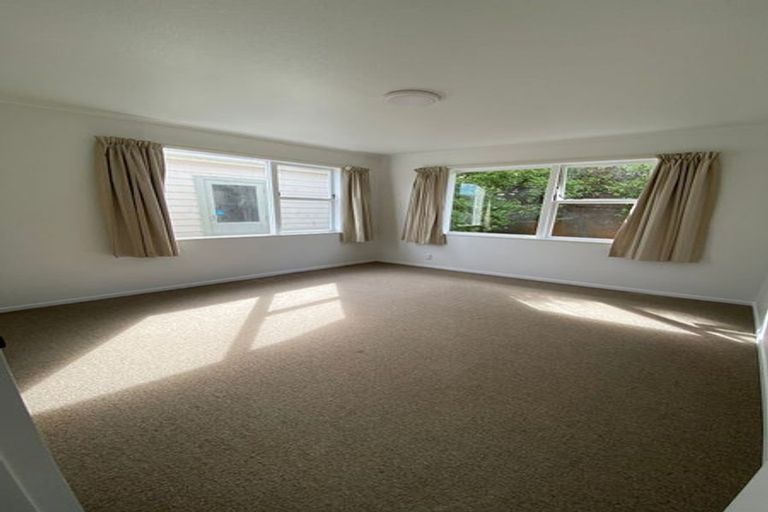 Photo of property in 1 Flint Way, Northland, Wellington, 6012