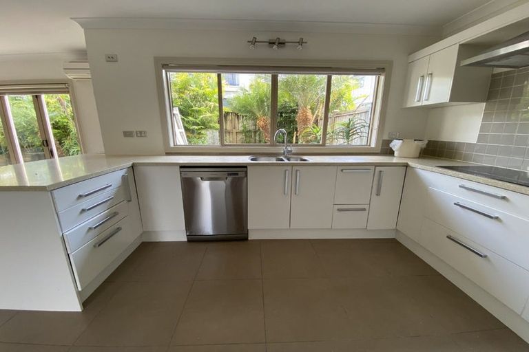 Photo of property in 58 English Oak Drive, Schnapper Rock, Auckland, 0632