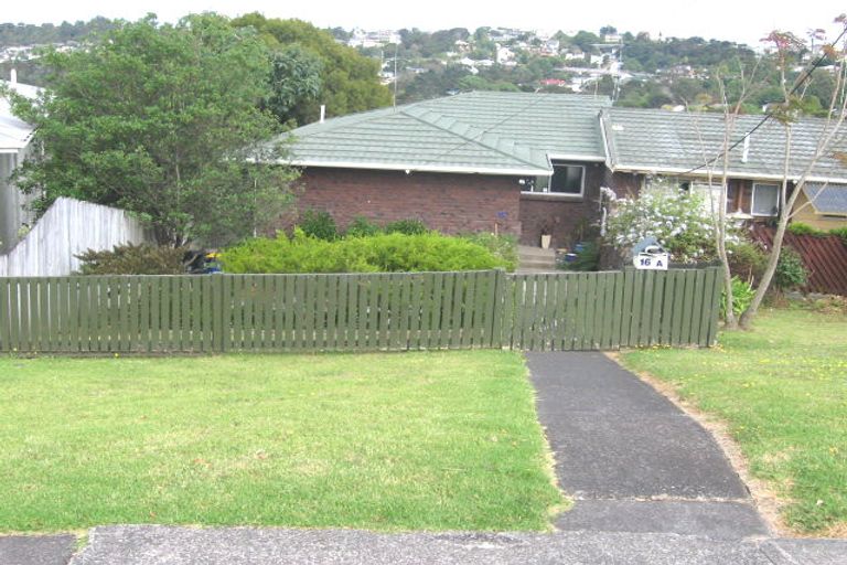 Photo of property in 2/16 Mayfield Road, Glenfield, Auckland, 0629