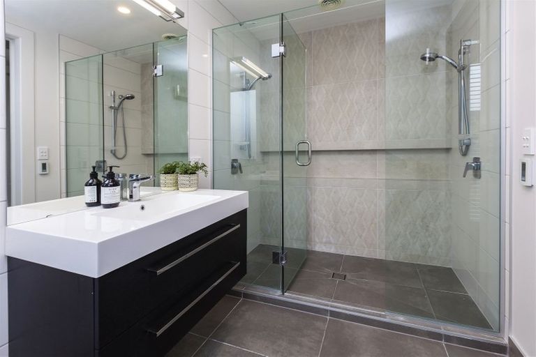 Photo of property in 28 Devonport Lane, St Albans, Christchurch, 8014