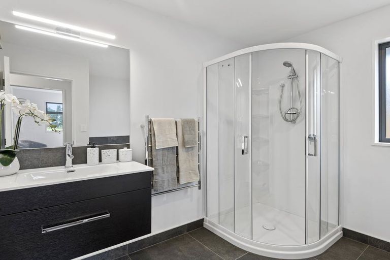 Photo of property in 13 Huntaway Lane, Te Atatu Peninsula, Auckland, 0610