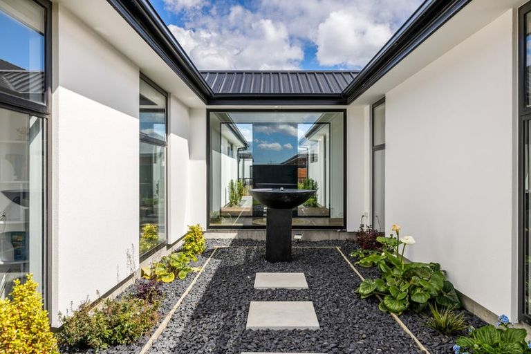 Photo of property in 10 Crosado Place, Rolleston, 7614