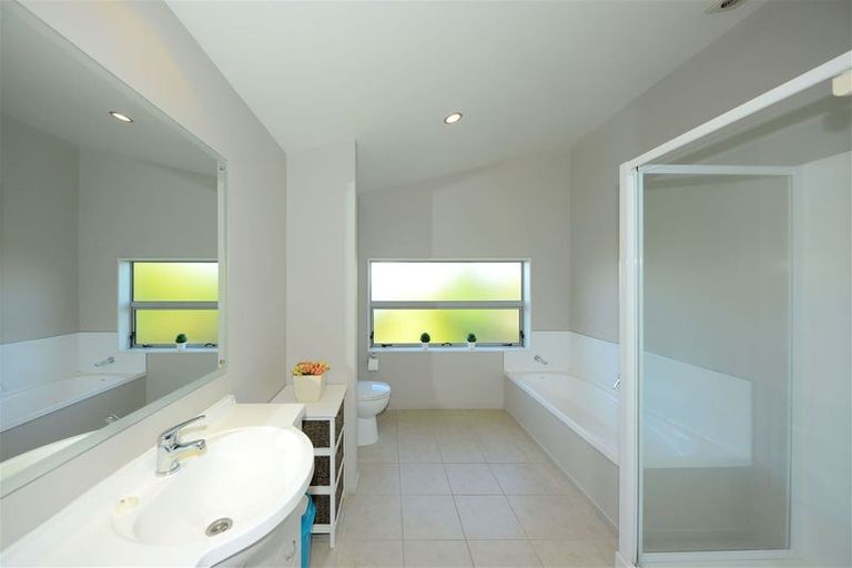 Photo of property in 30e Lyndon Street, Riccarton, Christchurch, 8041