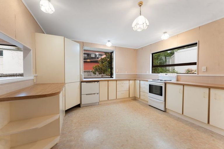Photo of property in 6a Brian Avenue, Forrest Hill, Auckland, 0620