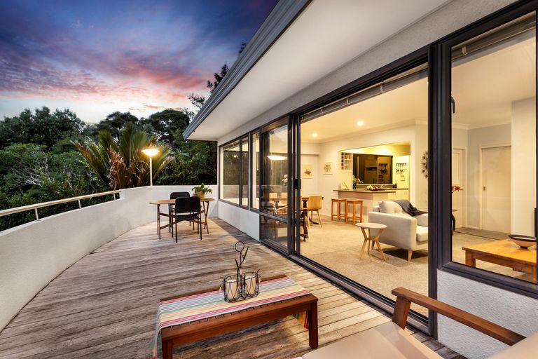 Photo of property in 1 Park Road, Titirangi, Auckland, 0604