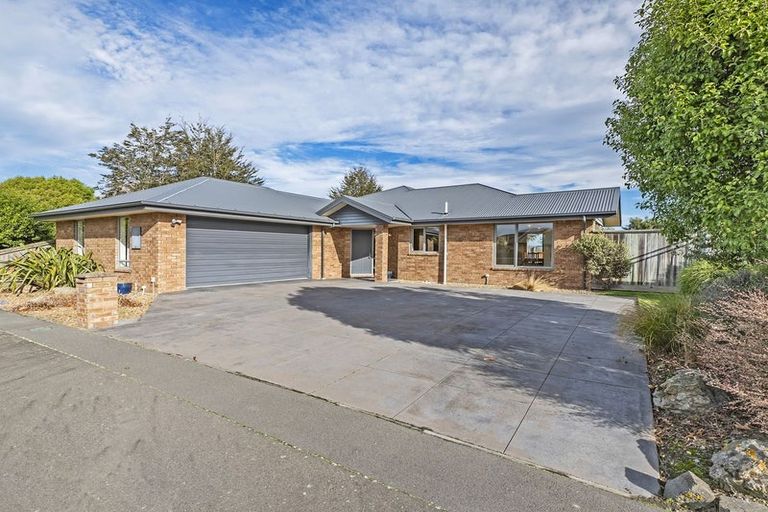 Photo of property in 16 Stanwood Grove, Darfield, 7510