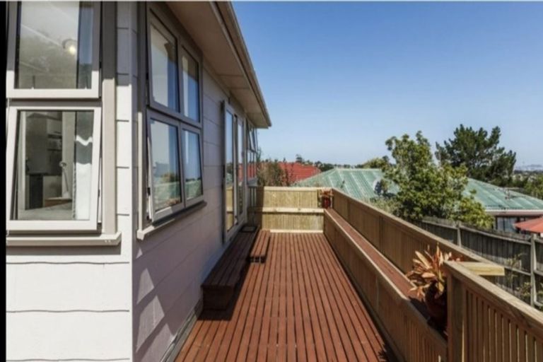 Photo of property in 1/412 East Coast Road, Sunnynook, Auckland, 0630