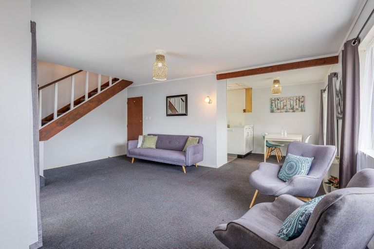 Photo of property in 6 Jarrett Court, Roslyn, Palmerston North, 4414