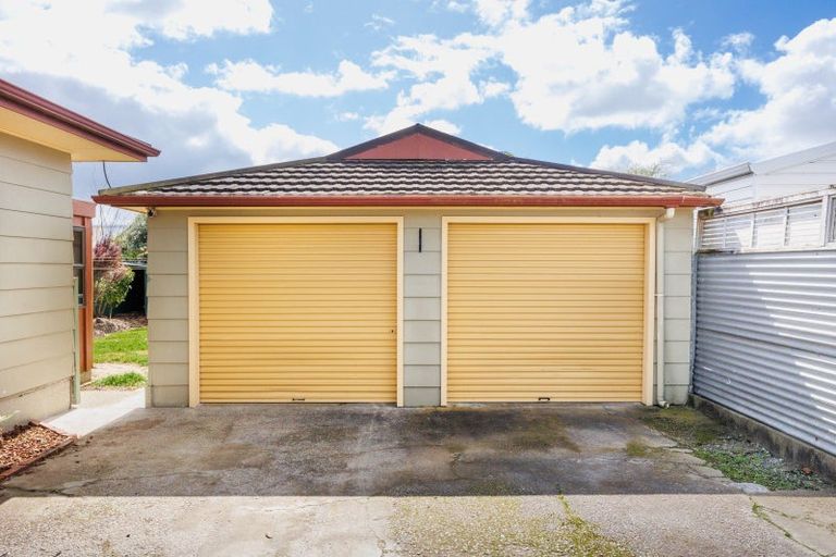 Photo of property in 9 Shamrock Street, Takaro, Palmerston North, 4412