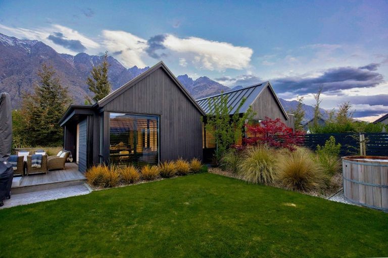 Photo of property in 2 Fife Court, Jacks Point, Queenstown, 9371