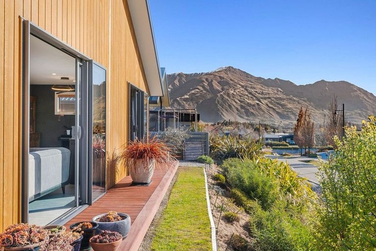 Photo of property in 23 Kereru Crescent, Wanaka, 9305