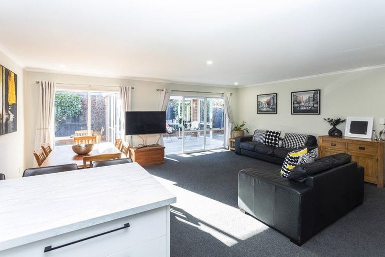 Photo of property in 2/3 Inglewood Place, Avonhead, Christchurch, 8042