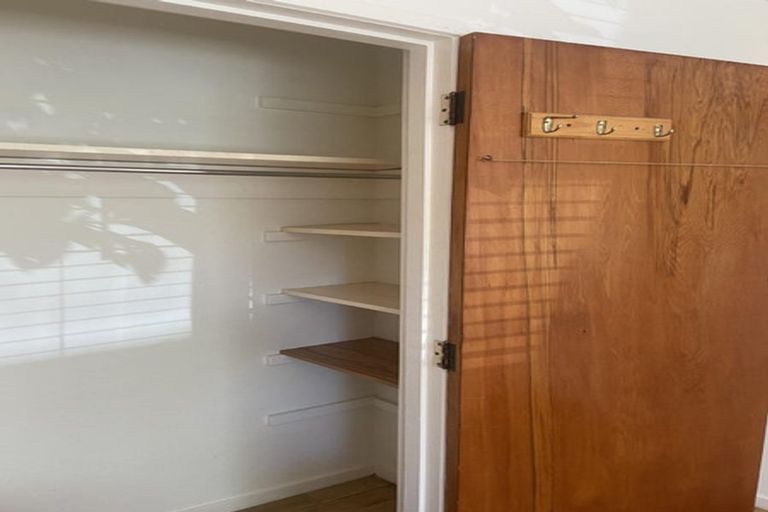 Photo of property in 2/2 Earl Road, Titirangi, Auckland, 0604