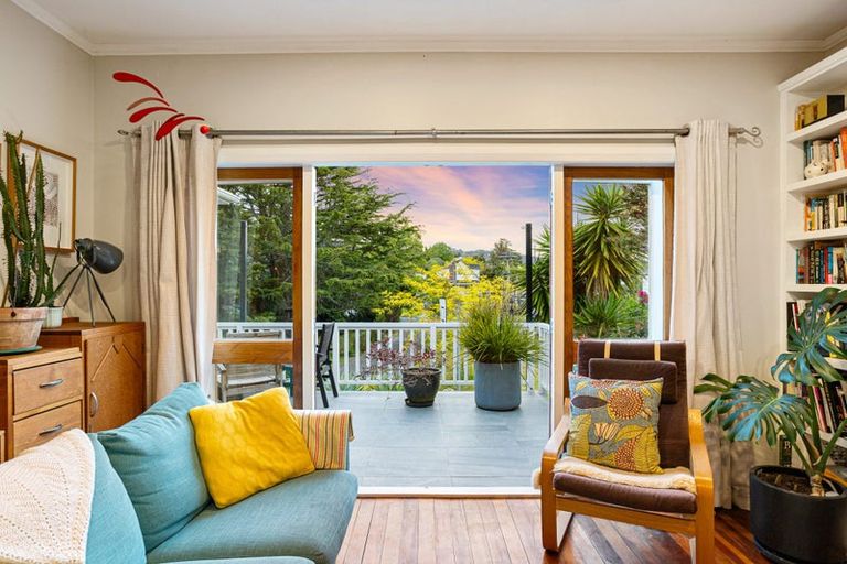 Photo of property in 18 Derwent Crescent, Titirangi, Auckland, 0604