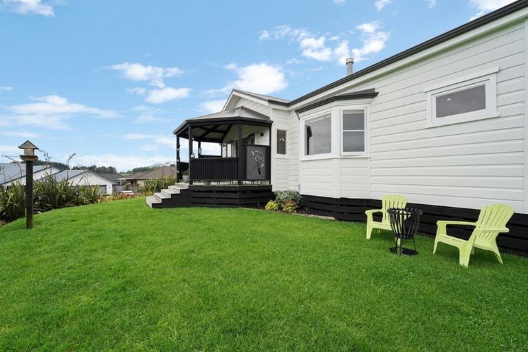 Photo of property in 2 Lambert Way, Paraparaumu, 5032