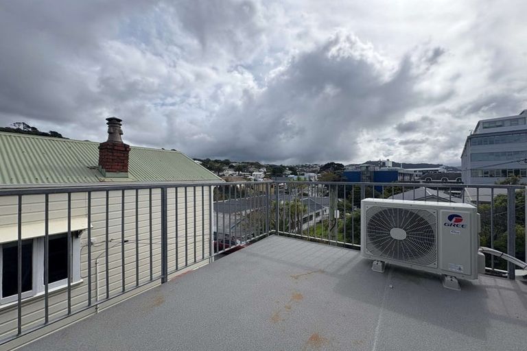 Photo of property in 8e Finlay Terrace, Mount Cook, Wellington, 6021