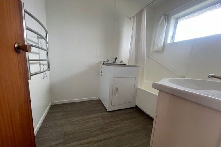 Photo of property in 4/318 Te Atatu Road, Te Atatu South, Auckland, 0610