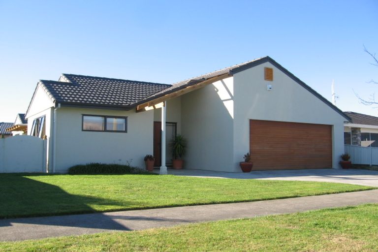 Photo of property in 14 Lancewood Lane, Roslyn, Palmerston North, 4414