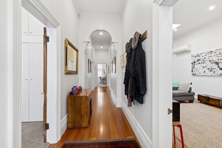 Photo of property in 17 Myrtle Crescent, Mount Cook, Wellington, 6021