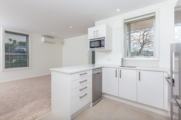 Photo of property in 6b Browns Bay Road, Rothesay Bay, Auckland, 0630