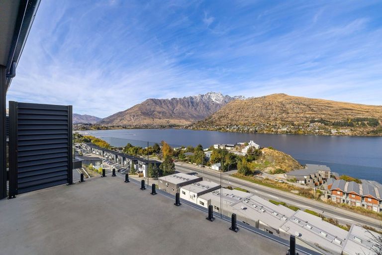 Photo of property in 11 Highlands Close, Queenstown, 9300