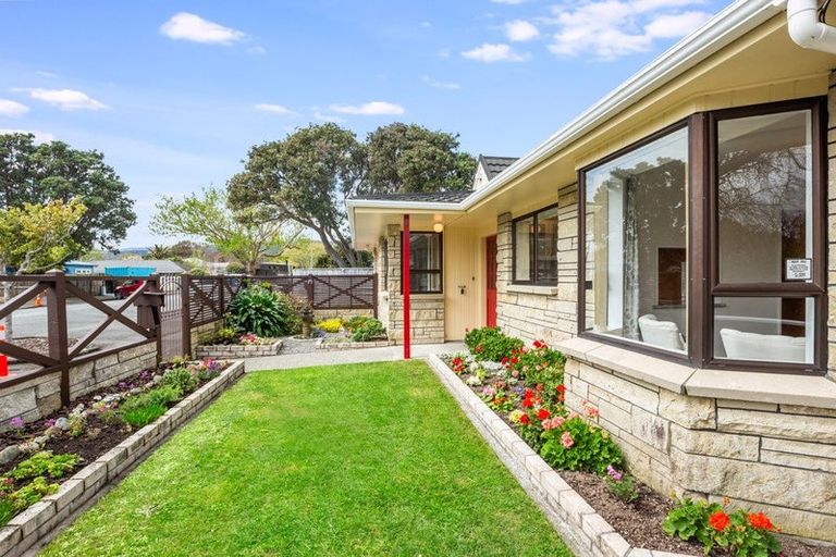 Photo of property in 2/6 Nikau Grove, Woburn, Lower Hutt, 5010