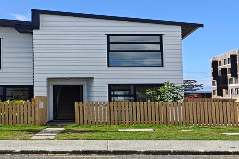 Photo of property in 4 Rauemi Way, Te Atatu South, Auckland, 0610