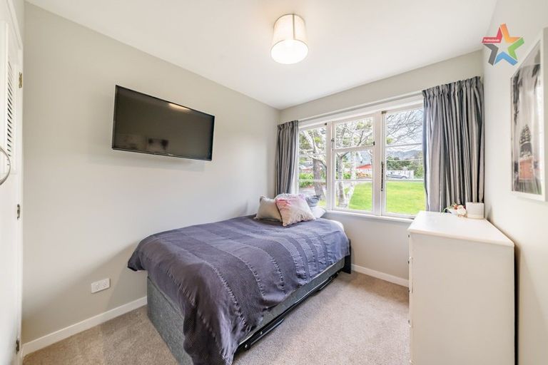 Photo of property in 15 Kennedy Grove, Stokes Valley, Lower Hutt, 5019