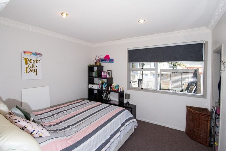 Photo of property in 16 Waikaremoana Place, Pakuranga Heights, Auckland, 2010