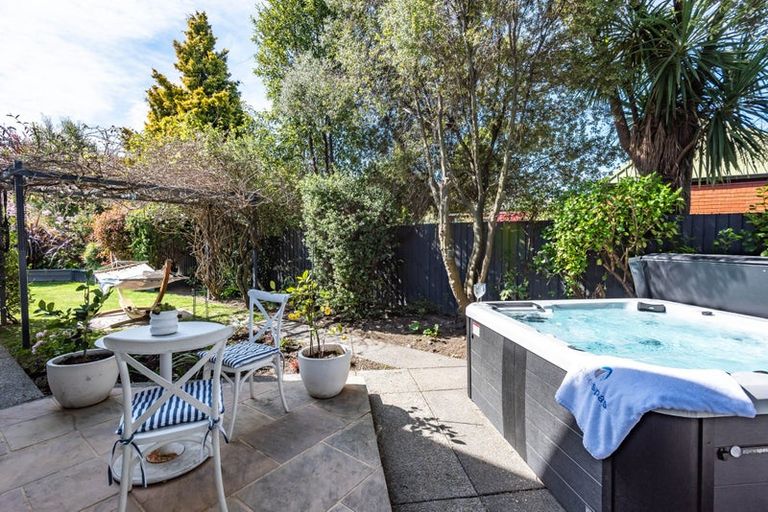 Photo of property in 16 Clyde Road, Upper Riccarton, Christchurch, 8041