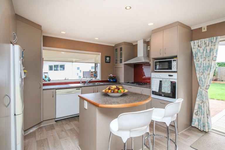 Photo of property in 91 Taikata Road, Te Atatu Peninsula, Auckland, 0610